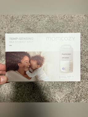 Sealed MOMCOZY Temp-Sensing Milk Storage Bags (6oz)